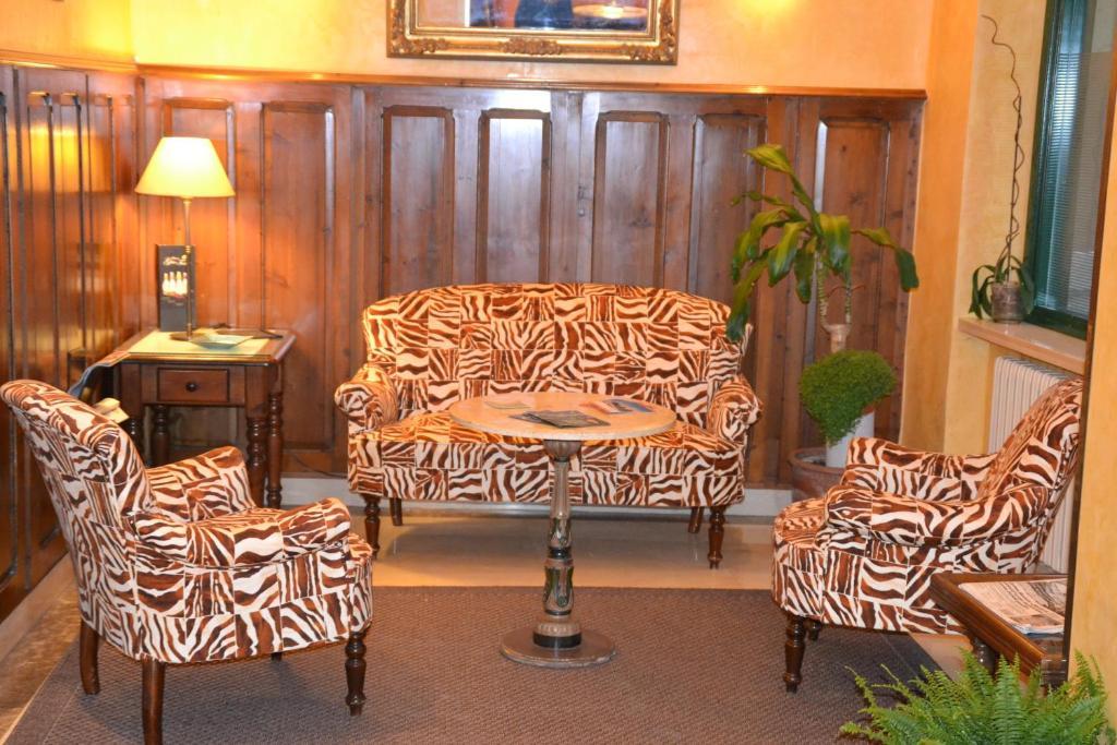 Miramar Lodge